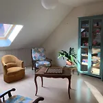 Lo Saunei Ларёнс